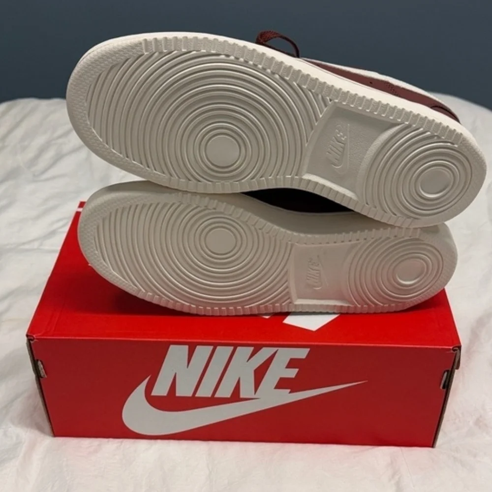 NIKE Court Vision Low Red Sepia Pale Ivory US Mens Size 9 (EUC)